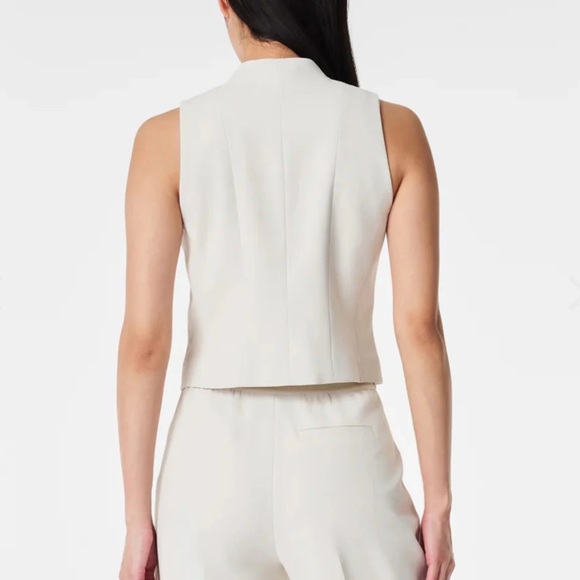 SPANXĀ® Carefree Crepe Vest Top w/ No-Show Coverage. - Picture 3 of 14